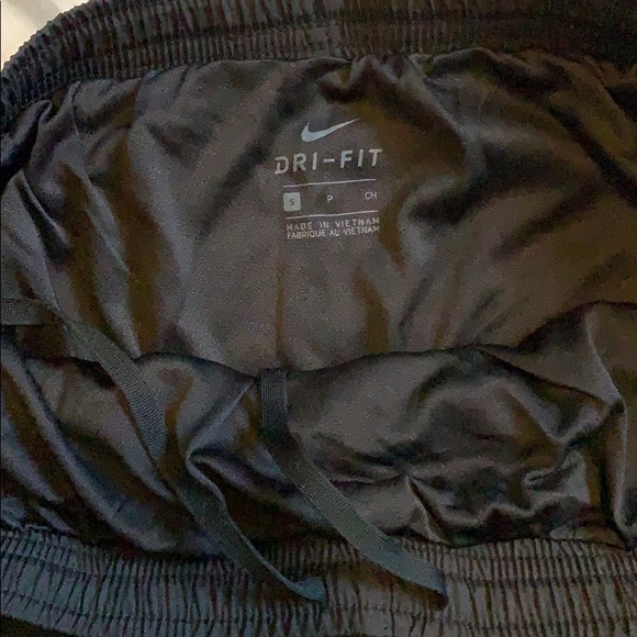 Nike Dri-fit shorts - Picture 3 of 4